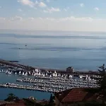 Casa Vista Mare Con Wifi, Ac Nelle 4 Da Letto E Parcheggio Privato Vakantiehuis *