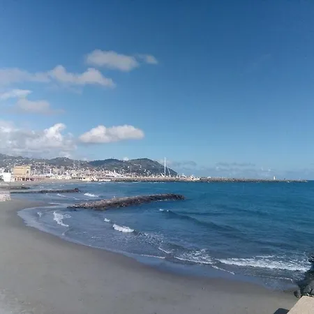 Casa Vista Mare Con Wifi, Ac Nelle 4 Da Letto E Parcheggio Privato Imperia