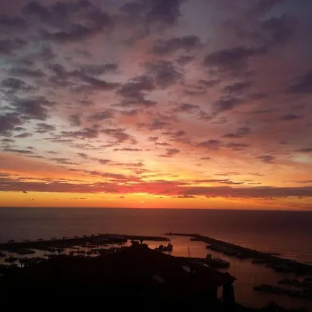 Casa Vista Mare Con Wifi, Ac Nelle 4 Da Letto E Parcheggio Privato Vakantiehuis