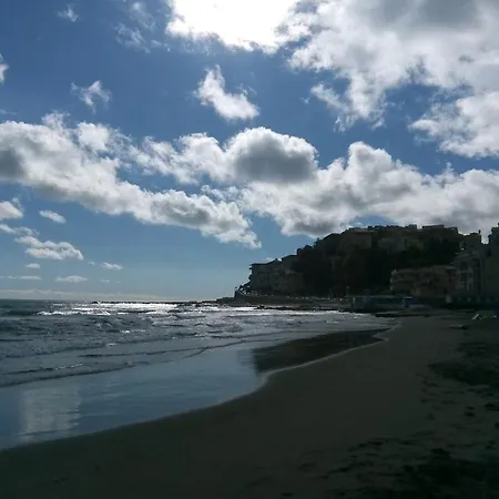 Vakantiehuis Casa Vista Mare Con Wifi, Ac Nelle 4 Da Letto E Parcheggio Privato Imperia