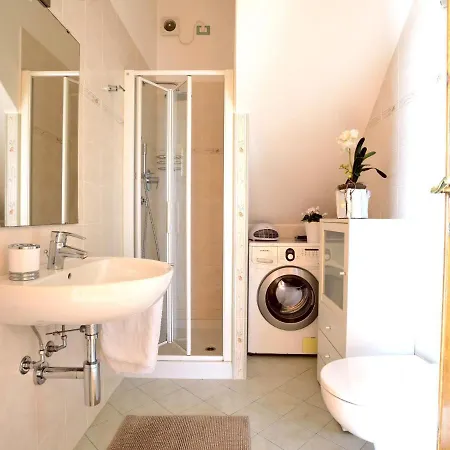 Vakantiehuis Casa Vista Mare Con Wifi, Ac Nelle 4 Da Letto E Parcheggio Privato Imperia