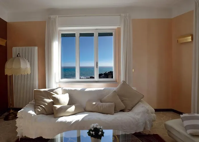 Casa Vista Mare Con Wifi, Ac Nelle 4 Da Letto E Parcheggio Privato Imperia