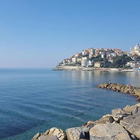 Casa Vista Mare Con Wifi, Ac Nelle 4 Da Letto E Parcheggio Privato Imperia