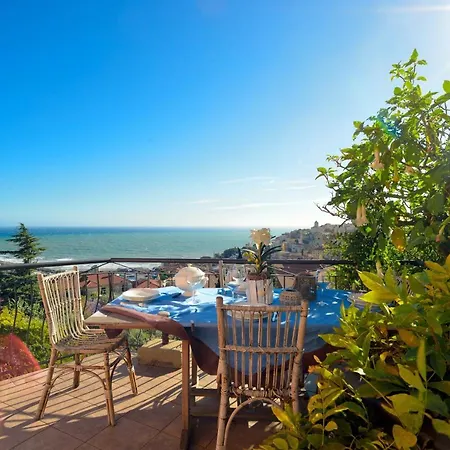Casa de Férias Casa Vista Mare Con Wifi, Ac Nelle 4 Da Letto E Parcheggio Privato Imperia