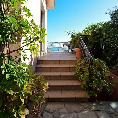 Casa Vista Mare Con Wifi, Ac Nelle 4 Da Letto E Parcheggio Privato Casa de Férias *
